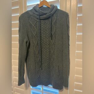 LL Bean Signature Cableknit Sweater, size medium